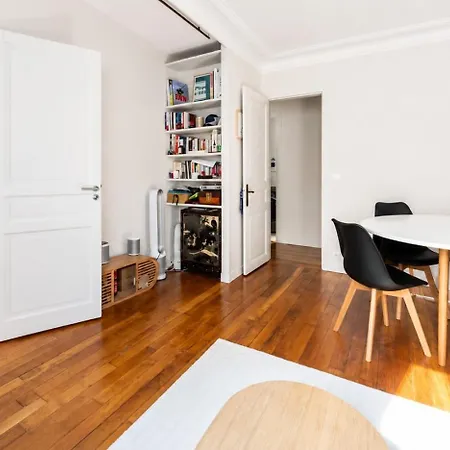 Apartman Peaceful Gem In Paris: 38m² Near Champs-elysees *