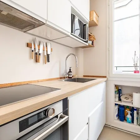 Peaceful Gem In Paris: 38m² Near Champs-elysees