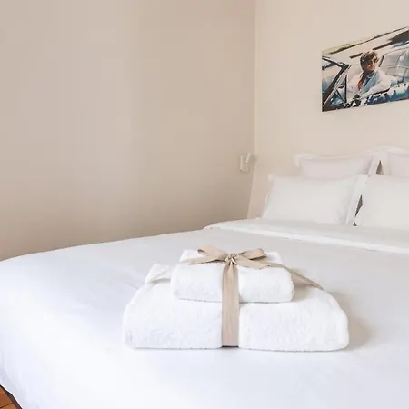 Peaceful Gem In Paris: 38m² Near Champs-elysees
